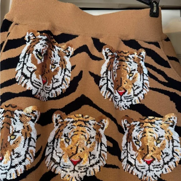 Queen of Sparkles Sequin Tiger Head Set - Picture 5 of 6